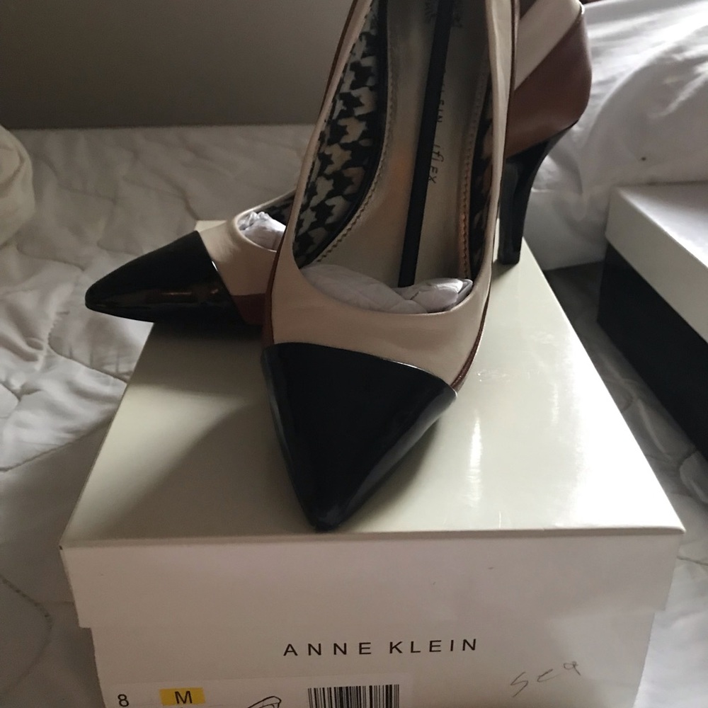 Anne Klein iflex heals  Never worn